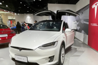 Tesla Optimus robots