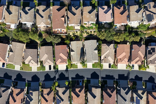 institutional investors selling homes