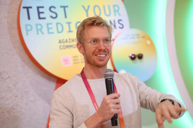Reddit hiring AI graduates